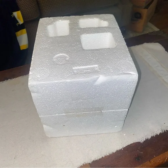 Vintage Avon Gift Collection Spinning Christmas Tree with three cherubs. - Picture 4 of 7